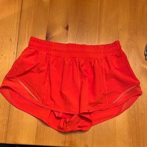 Lululemon- Hotty Hot lined 2.5inch low rise shorts